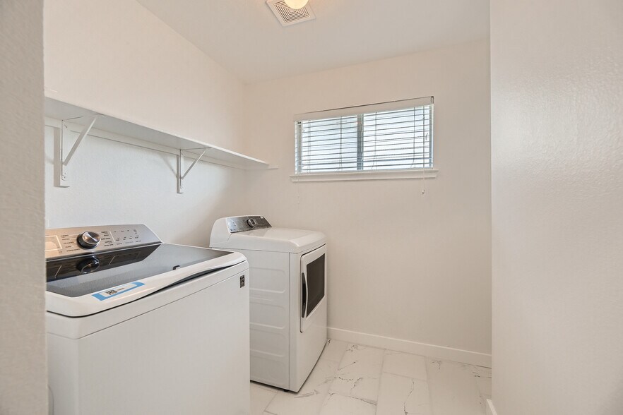 Building Photo - 1721 Poppy Seed Ln