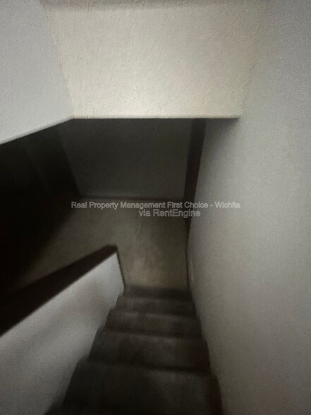 Building Photo - 2405 S Capri St