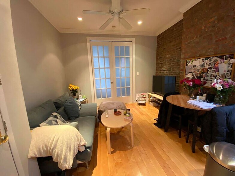 Building Photo - MOTT ST.