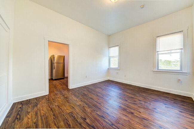 Building Photo - Awesome building with 2 great apartments in the South Side Slopes/Allentown