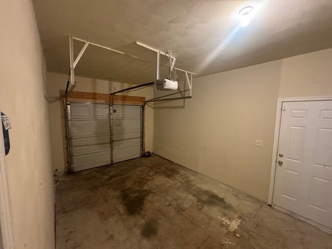 Building Photo - Cozy Private Living in Suffolk