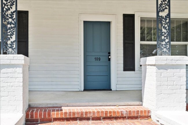 Building Photo - 109 Winston St