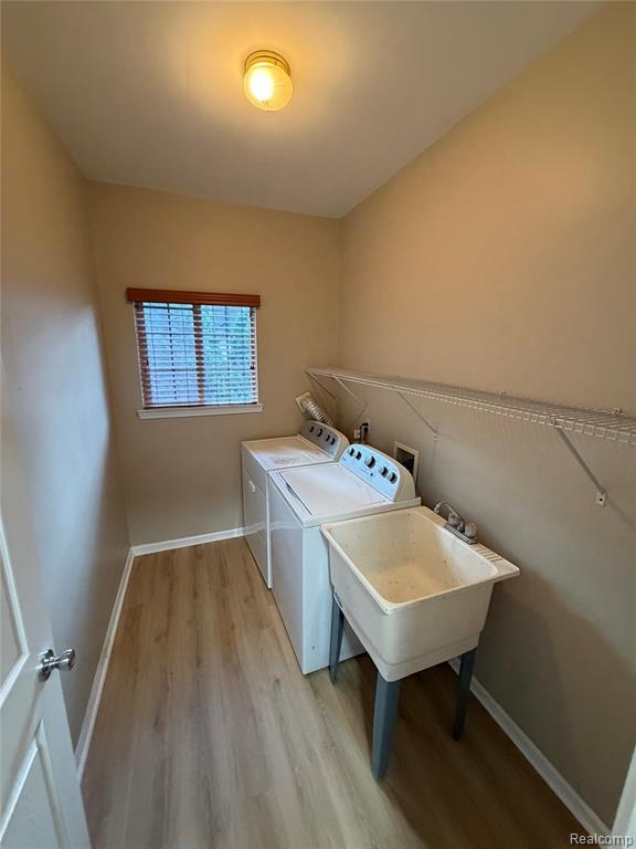 Building Photo - 27424 Rosewood Ct