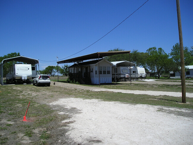 Building Photo - 533 S Vista Ln