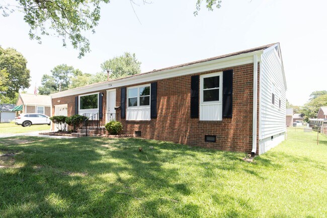 Building Photo - Renovated 3bdr 2bth rancher in the heart of Newport News