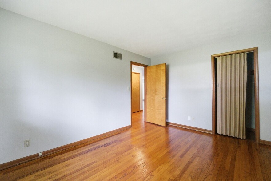 Building Photo - 3233 Brady Ln