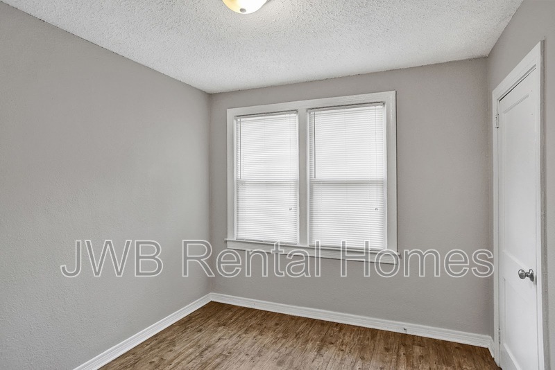 Building Photo - 578 E 58th St