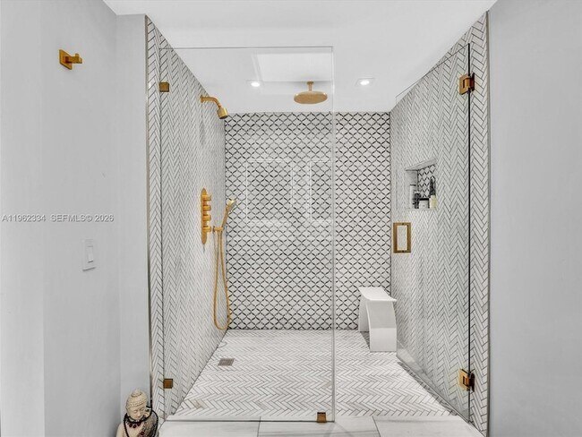 Building Photo - 101 Crandon Blvd