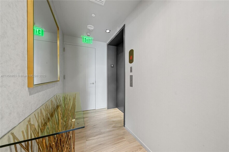 Building Photo - 801 S Miami Ave