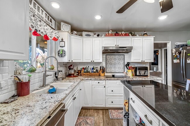 Building Photo - 6286 N 10th St