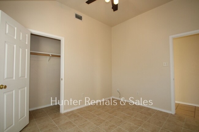 Building Photo - Spacious Three-Bedroom!