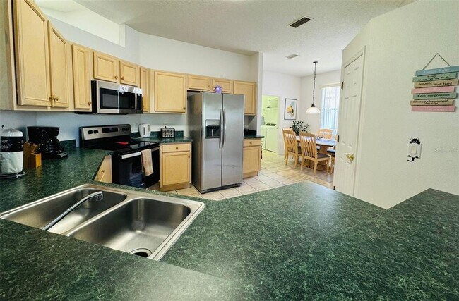 Building Photo - 400 Montara Dr