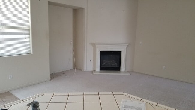 Building Photo - Beautiful Rental Home