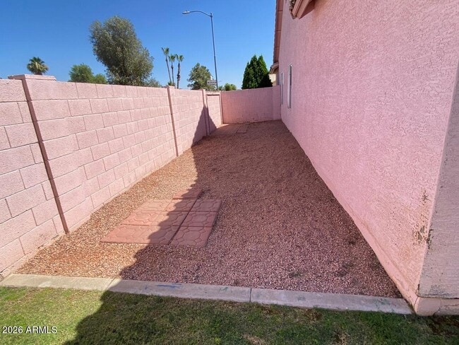 Building Photo - 3358 E Wickieup Ln