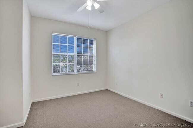 Building Photo - 606 W Circle Dr
