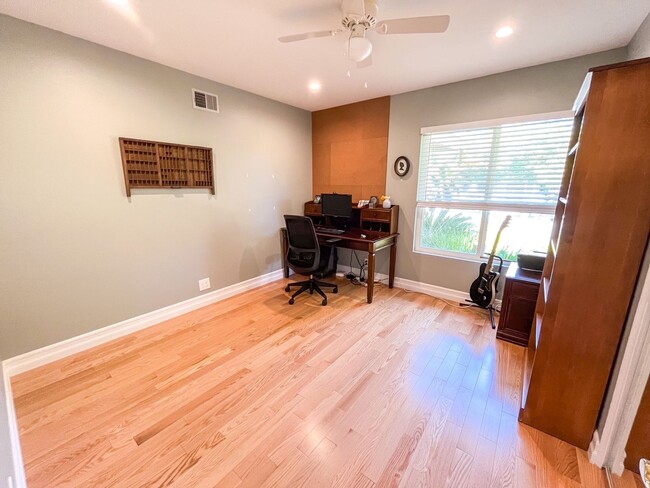 Building Photo - Beautiful 4-bedroom, 2-bathroom Newbury Pa...