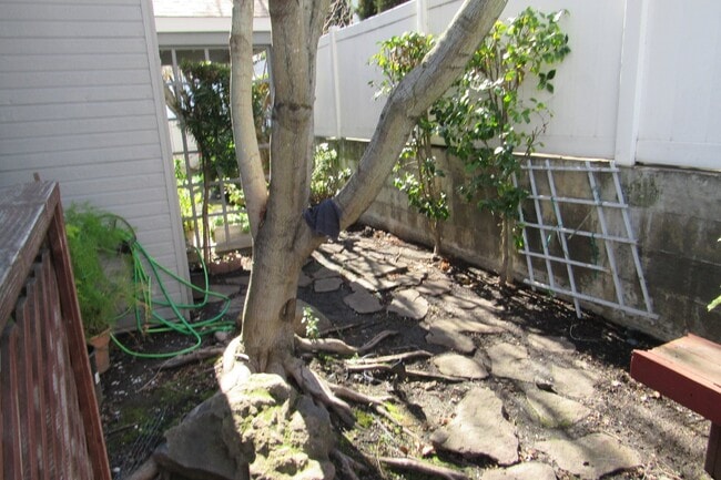 Building Photo - Beautiful 3 Bed/2.5 Bath Townhome