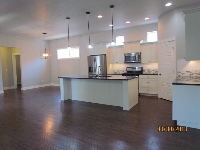 Building Photo - Beautiful 3 bed 2 bath in the popular Paramount community