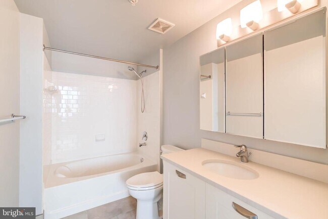 Building Photo - 2451 Midtown Ave