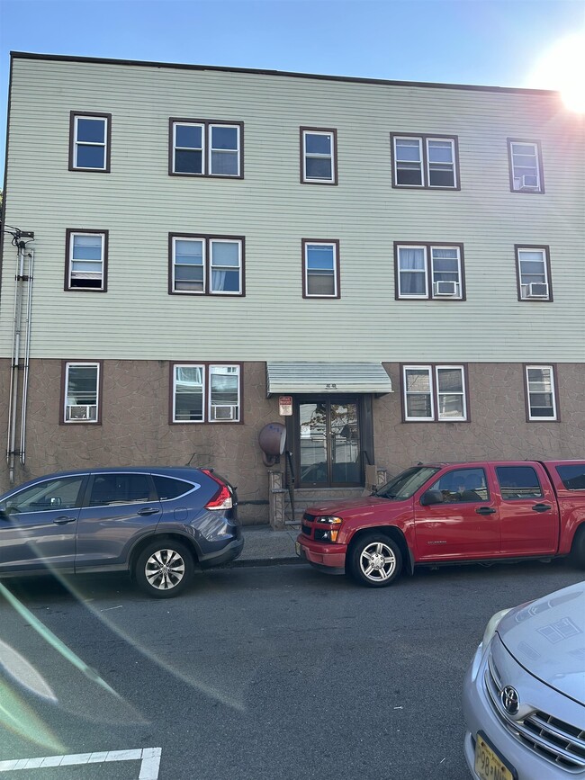 Primary Photo - 46-48-48 E 17th St