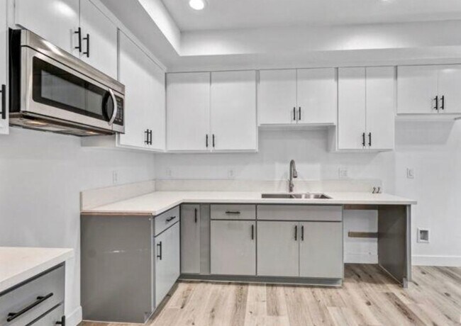 Building Photo - 4647 W 18th St