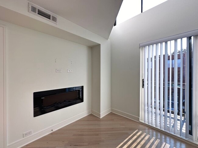 Building Photo - 949 W Grace St