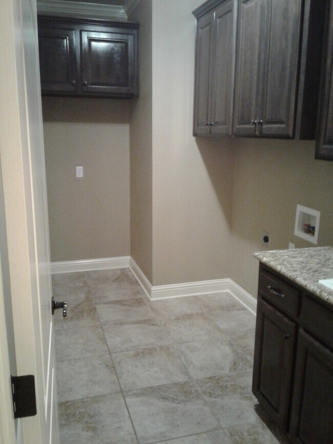 Building Photo - ** BEAUTIFUL 3/2 HOME IN TIBURON **