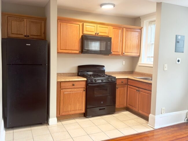 Building Photo - 124 Green St