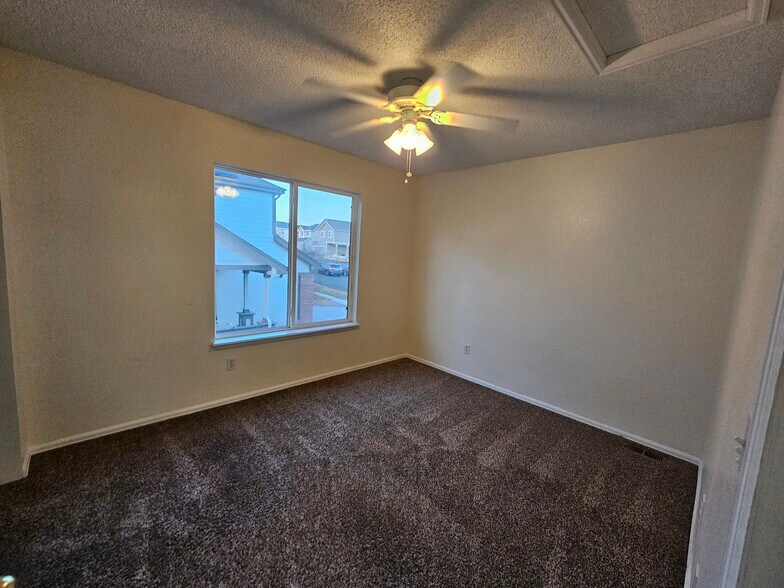 Building Photo - 4672 Saddle Ridge Dr