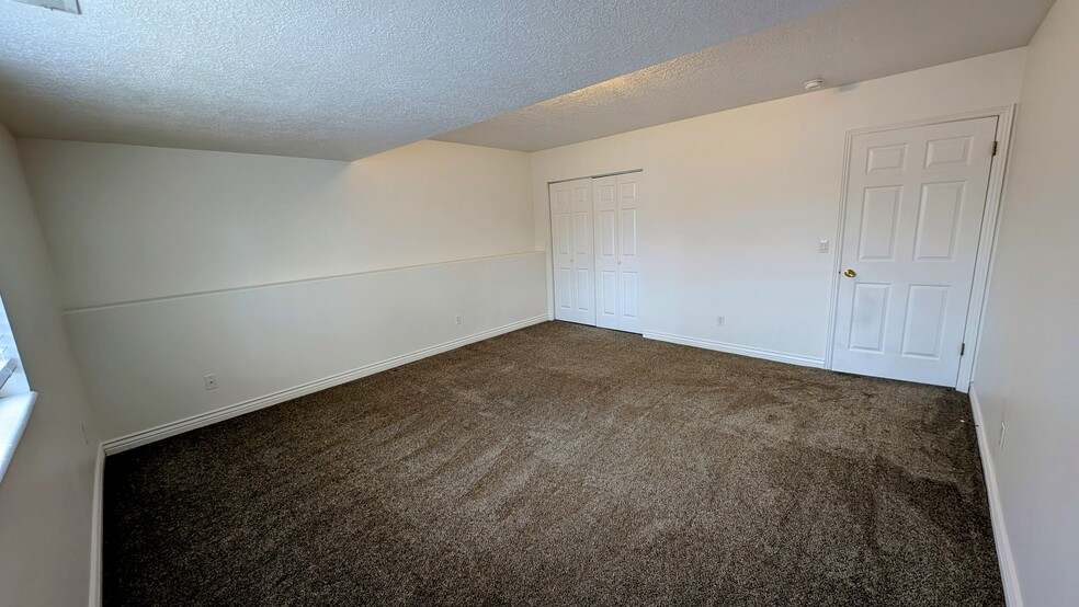 Building Photo - 4372 S 1000 W