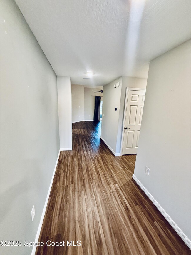 Building Photo - 1026 Dania Cir