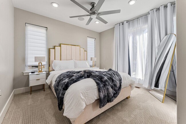 Building Photo - 5 Bed, 5 Bath home in South Park Hill