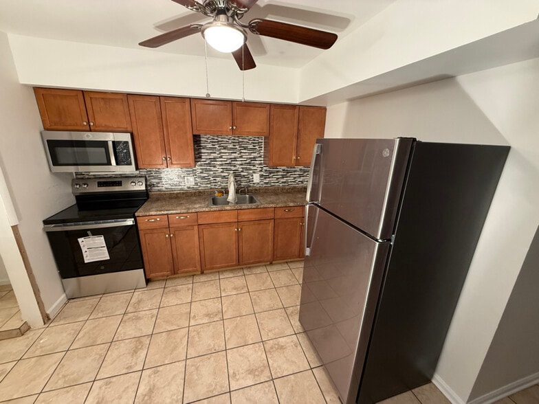 Building Photo - 900 W Wilkes Barre St