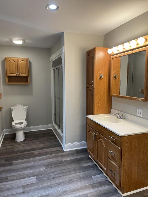 Building Photo - 923 W Lee Rd