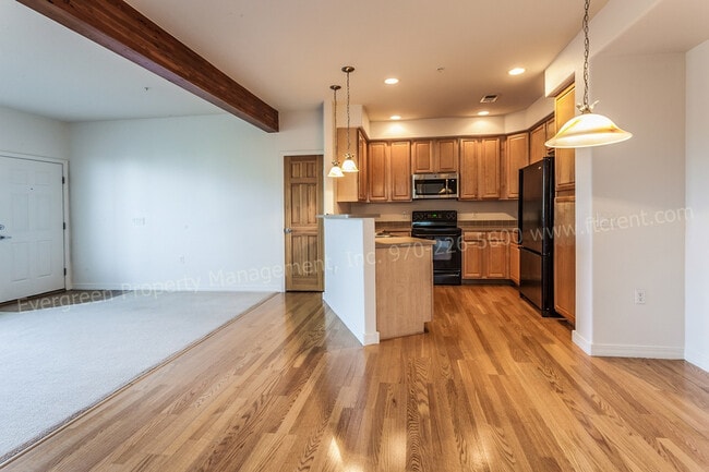 Building Photo - Beautiful 2- Bedroom near Miramont Park!