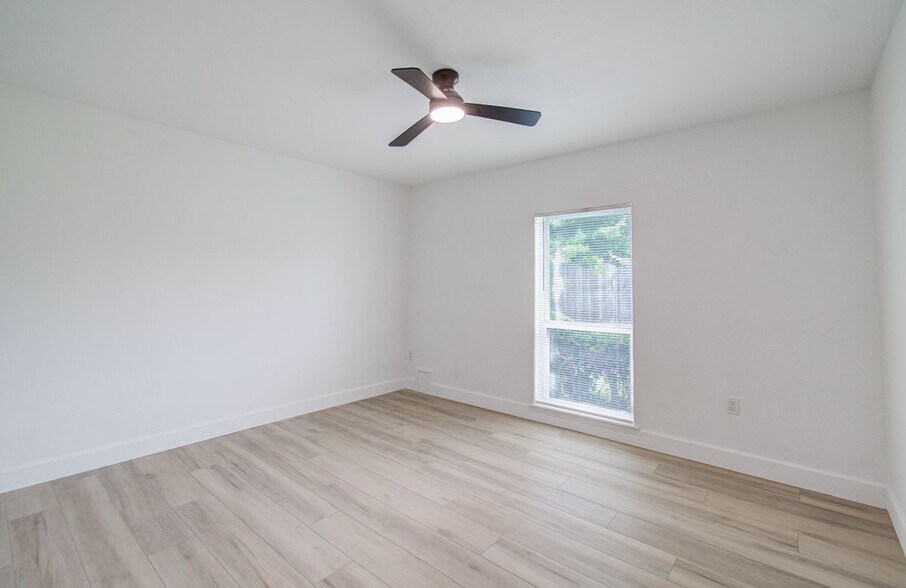 Building Photo - 15448 Chipman Ln.