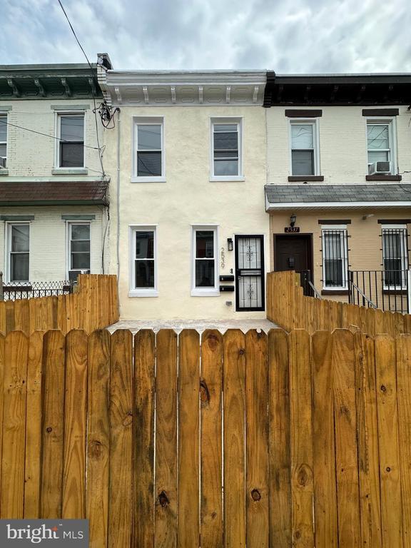 Building Photo - 2539 N Marshall St