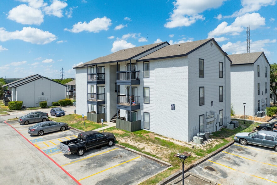 Primary Photo - Peaks at Live Oak