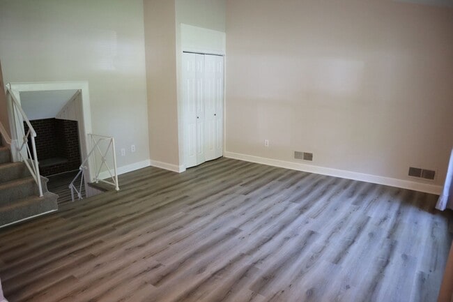 Building Photo - Charming 3-Bedroom, 2-Bath Split-Level Sin...