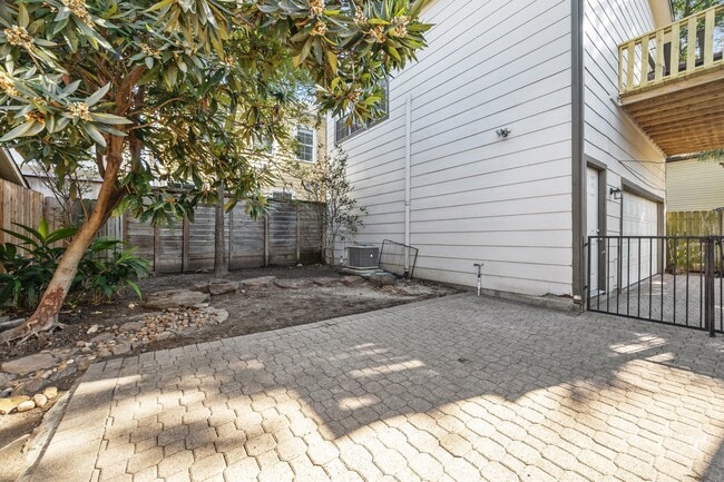 Building Photo - 1601 Park St