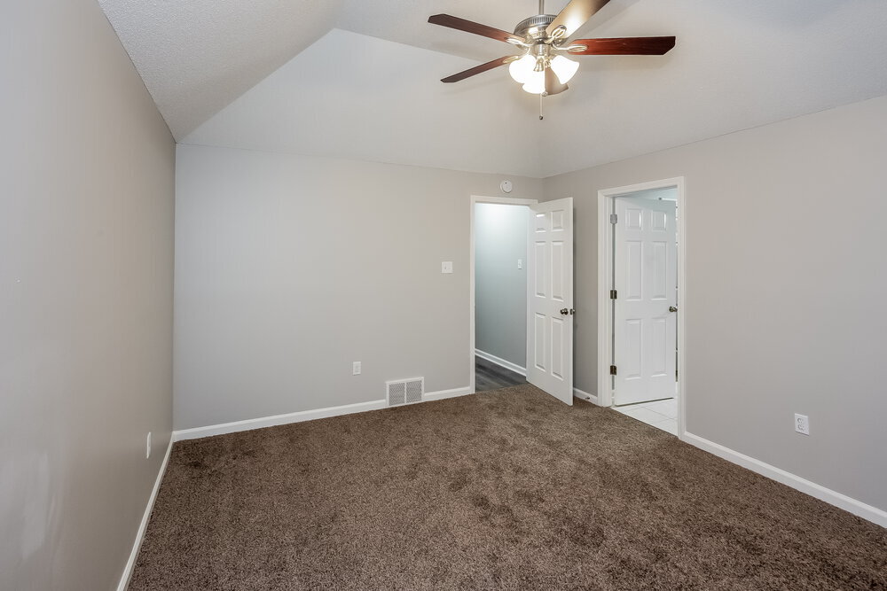 Building Photo - 5846 White Ridge Cir E