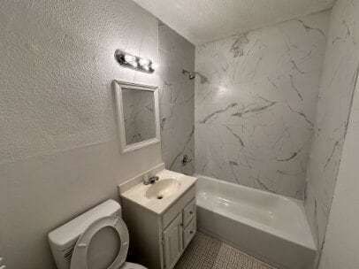 Building Photo - 3 BR Home  1 bathroom.