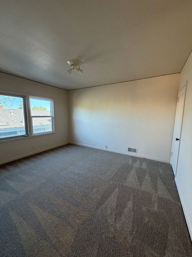 Building Photo - 4BD/3BA Two-Story Home | Flexible Layout + Big Backyard