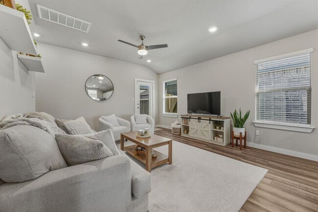 Building Photo - 1129 Tipton St