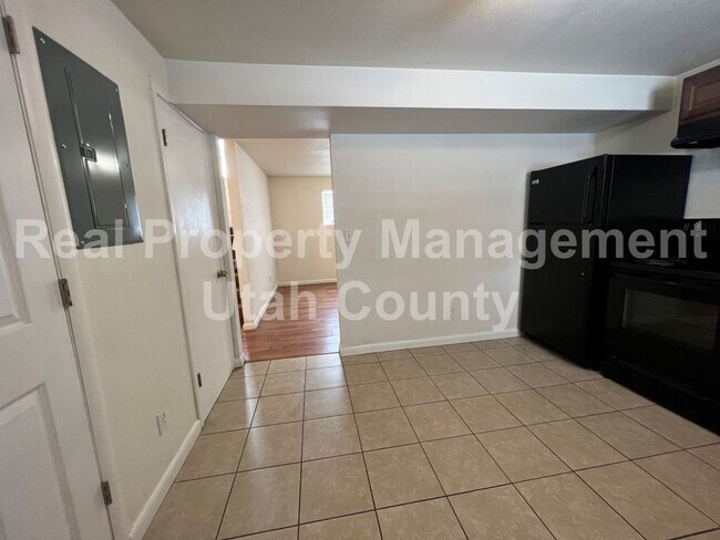 Building Photo - 1009 W 675 N