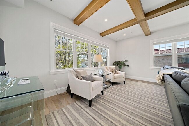 Building Photo - 144 Linden St