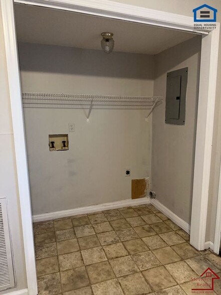 Building Photo - 181 East Ave