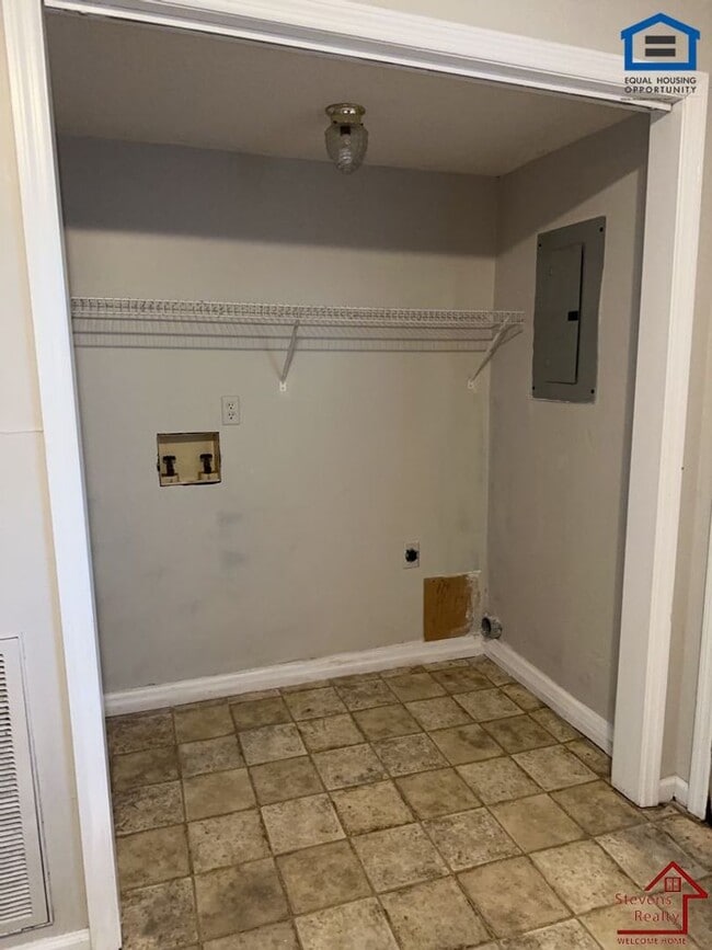 Building Photo - 181 East Ave