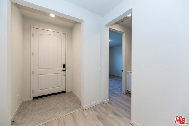 Building Photo - 10922 Mesa Ct