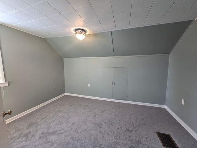 Building Photo - VIDEOTOUR: 3-Bedroom Country home with Garage and more! PETS WELCOME